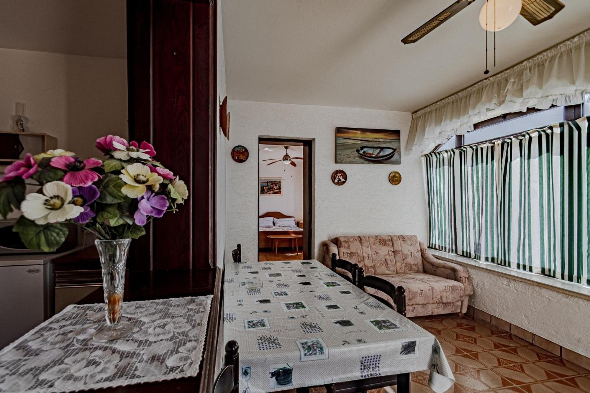 Family Friendly Apartments With A Swimming Pool Zavalatica, Korcula - 183 Номер фото